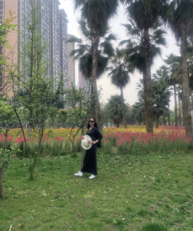 粉墨登场的第一张照片--峨眉山上门女婿服务网